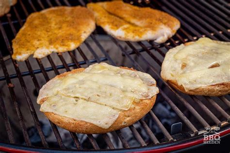 Broodje Gegrilde Kip Met Tomatensalsa BBQ Helden