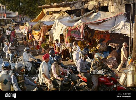 Jaipur Typical Over Crowded Street And Bazaar Market Jaipur Rajasthan