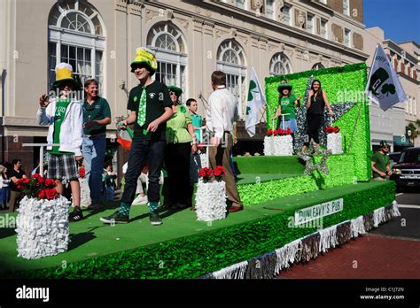 St Patricks Day Parade Float Hi Res Stock Photography And Images Alamy