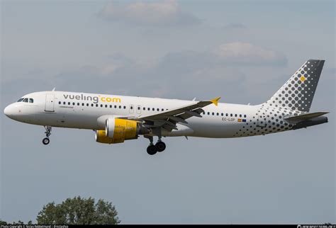 Ec Lop Vueling Airbus A Photo By Niclas Rebbelmund Niclashco