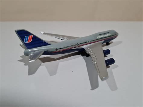 United Airlines plane model, Hobbies & Toys, Toys & Games on Carousell