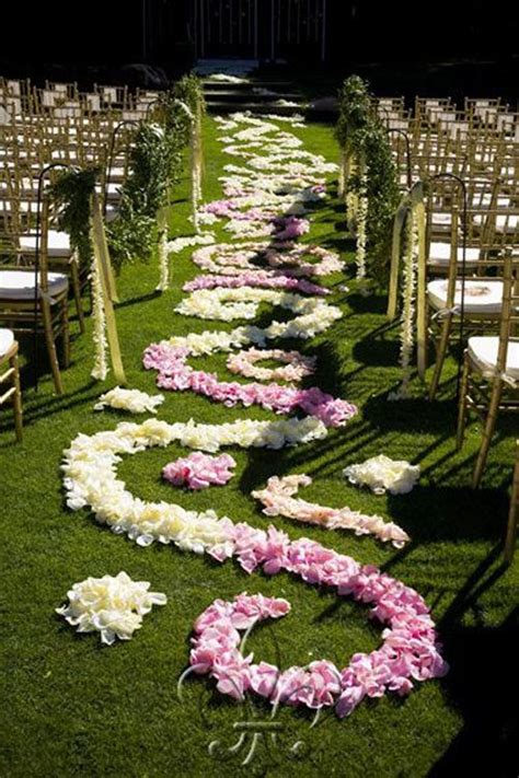 Rose Petal Aisle Styles And How To Calculate Petals Needed Flyboy