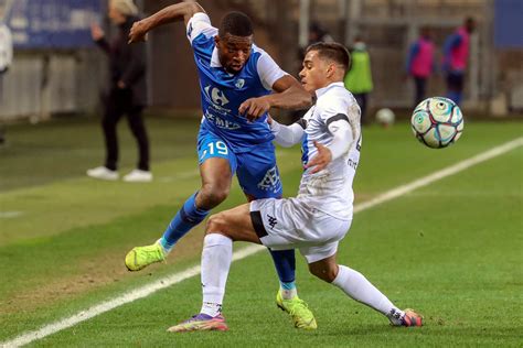 Football Ligue 2 Moussa Djitté Le Sauveur Florian Michel Un Peu