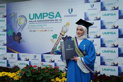 Hasya Najihah Terima Anugerah Kecemerlangan Akademik Majlis Ugama Islam