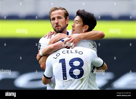 Tottenham Hotspur S Harry Kane Left Celebrates Scoring His Sides