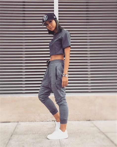 Hãy học hỏi Suboi vòng một lép nhưng mặc bikini vẫn cực chuẩn và phong cách