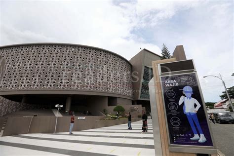 Foto Feature Kunjungan Wisata Museum Tsunami Aceh