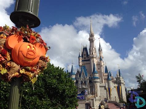 More Halloween Decorations Up At the Magic Kingdom - The Pumpkins Have ...