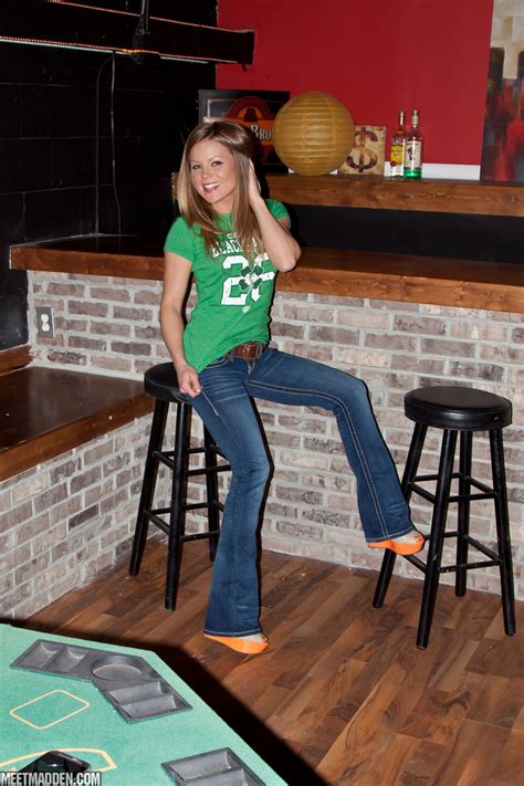 Amateur Non Nude Model Madden In Jeans Strips To Flaunt Hot Ass In Bare Feet Porn Pictures XXX