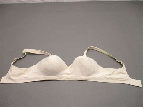 40C Bali Womens Nude Comfort Revolution Wireless Padd Gem