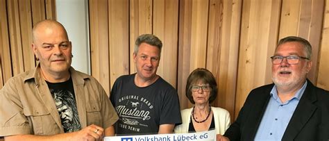 LHG-Beschäftigte spenden für krebskranke Kinder | Lübecker Hafen ...