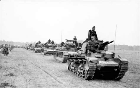 Panzer 35t tank 13 | World War Photos