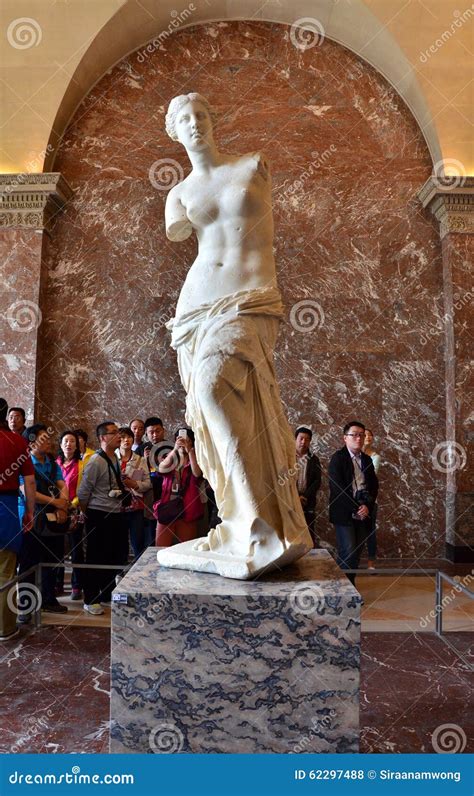 Paris France May 13 2015 Tourists Visit The Venus De Milo Statue