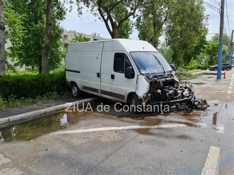 Accident Rutier N Mamaia N Aceast Noapte O Dub A Intrat Ntr Un