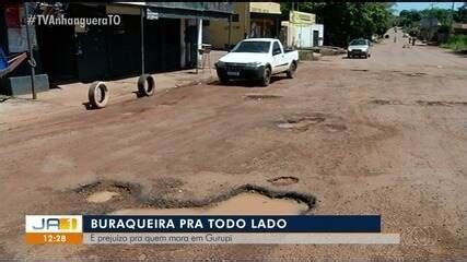 Esteticista fica ferida após se acidentar em rua cheia de buracos em