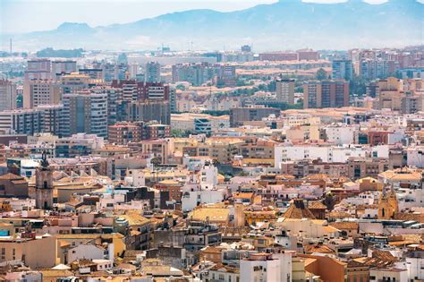 Las 10 Mejores Ciudades Para Vivir Y Trabajar En España Mudanzas Roy