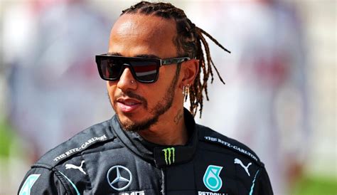 Lewis Hamilton Impulsiona Conquistas Dentro E Fora Das Pistas Na