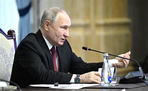 Putin Rus ordusunda görev yapan yabancıların vatandaşlığına ilişkin