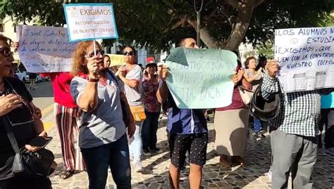 Padres De Familia Exigen A La Mpch Culminar Colegio Juan Mej A Baca