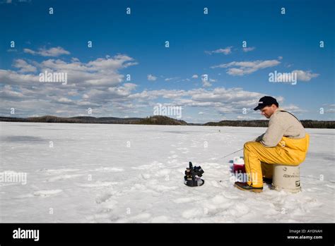 Ice fishing ontario hi-res stock photography and images - Alamy