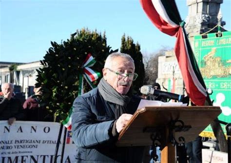 L Onorevole Bersani A Legnano Per La Commemorazione Dei Deportati Della