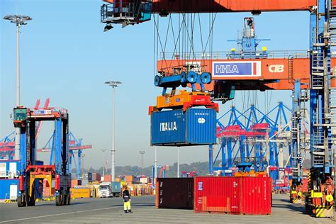 Containerumschlag Im Hamburger Hafen Arbeit Auf Dem