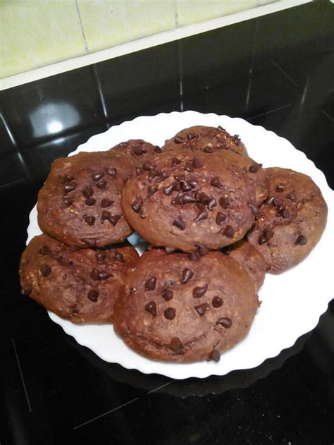 Recette de COOKIES MOELLEUX SANS BEURRE, SANS SUCRE AJOUTE ET SANS COMPLEXE