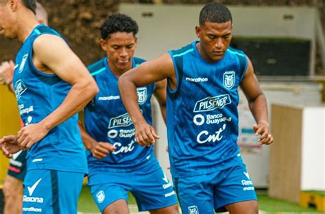 La Tri Entrena En El Estadio Capwell Pensando En Bolivia Por Las