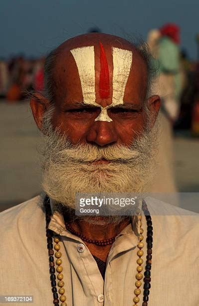 Ganga Sagar Mela Photos and Premium High Res Pictures - Getty Images