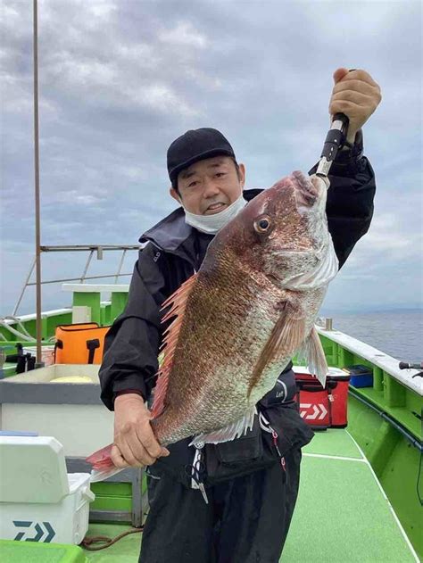 【釣果速報】神奈川県福栄丸で良型マダイゲット！活性上々で豪華なゲストが釣れる最高のシーズンに突入！｜釣りまとめアンテナ