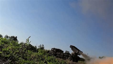 Ukraine fires US provided, Czech-made Vampire rockets at Russia | WATCH ...