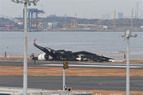 La piste C de l aéroport Haneda de Tokyo rouvre suite à la collision