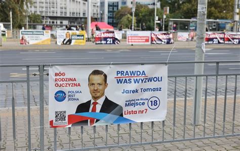 Wybory i po wyborach Kto teraz posprząta miasto z plakatów banerów i