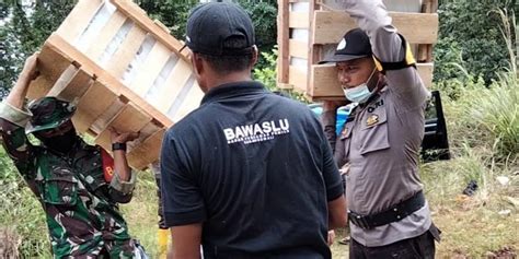 Personel Polsek Bahodopi Polres Morowali Bersama Personil Koramil 1311