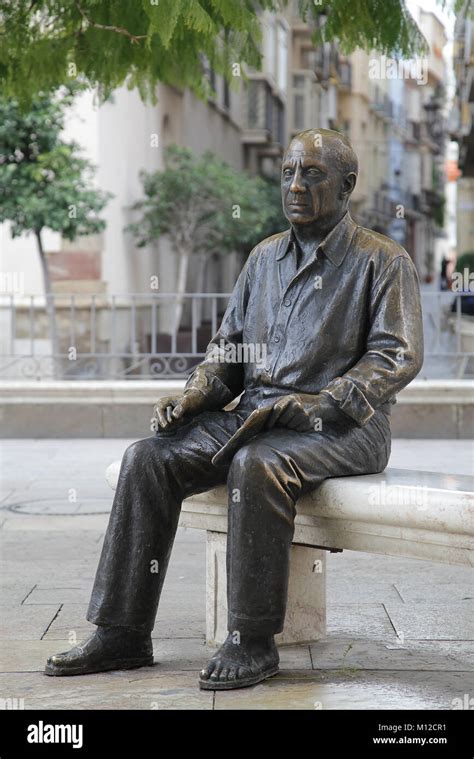 Pablo Picasso Statue Des Bildhauers Francisco Lopez Hernandez Am Plaza De La Merced Málaga