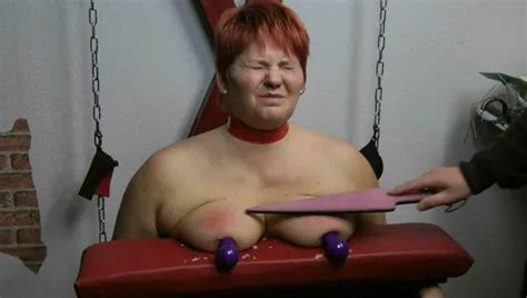 Reife BBW Blondine wird von zwei alten Männern im Kerker gefoltert xHamster