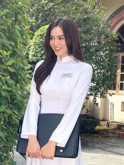 Hot girl xứ Nghệ mặc áo dài khiến fan nam bối rối Angela Phương Trinh gây chú ý vì điều này