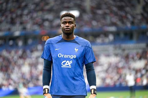 Euro Les Bleus De Brice Samba Face L Obstacle Espagnol Pour