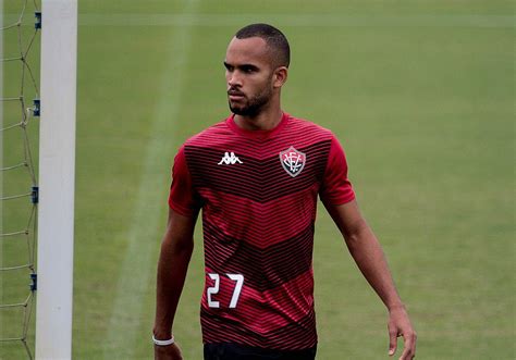 Vitória empresta zagueiro João Victor ao Guarani