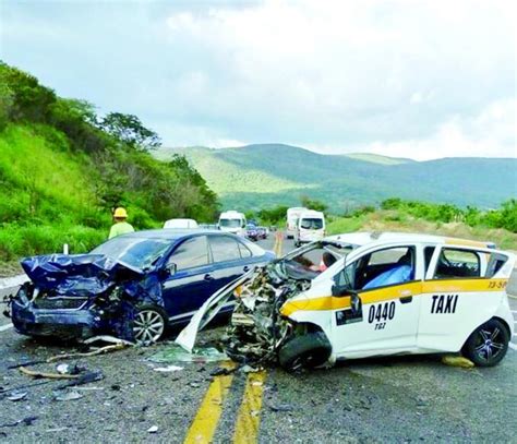 Imprudencia Deja Dos Muertos En La Tuxtla SCLC Chocan Taxi Y