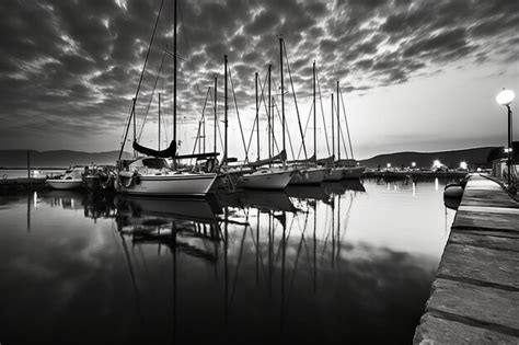 Premium Photo Captivating Monochrome Sunset Exploring The Enchanting