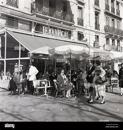 Paris Cafe 1950s Hi Res Stock Photography And Images Alamy