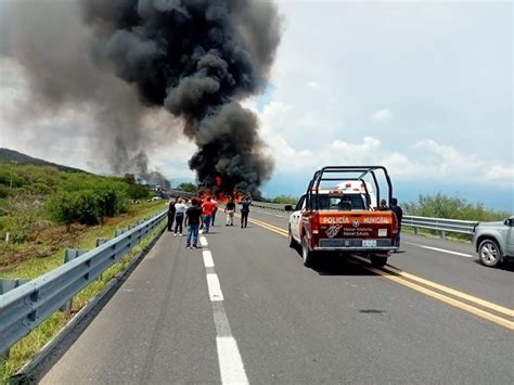 Fuerte accidente sobre la carretera Cuacnopalan Oaxaca tramo Tehuacán