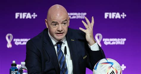 Ile zarabia Gianni Infantino Prezydent FIFA zgromadził ogromny majątek