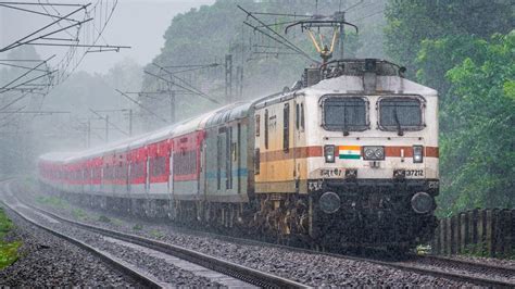 END OF AN ERA 12202 KOCHUVELI MUMBAI LTT Garib Rath Express On Its