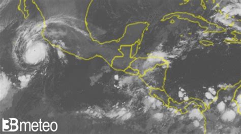 Cronaca Meteo l uragano Roslyn è ora categoria 3 e punta la costa