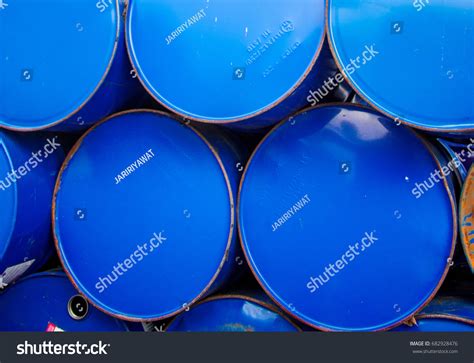 Blue Oil Tank Located Oil Field Foto De Stock 682928476 Shutterstock