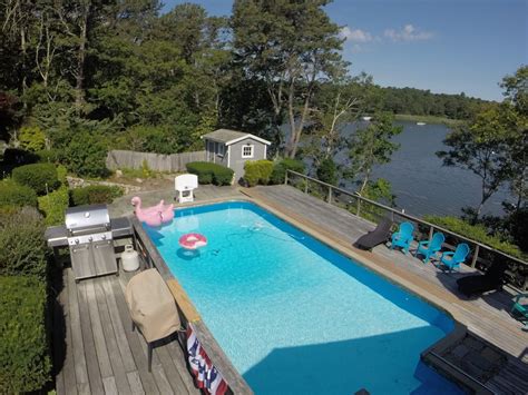 Cotuit Vacation Rental home in Cotuit MA 02635, Wading Beach on-site & 9/10 mile to Loop Beach ...