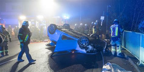 Unfall In Essen Auto Mit Drei Insassen Berschl Gt Sich