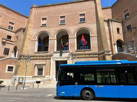 Foggia Presentati I Nuovi Bus A Metano Acquistati Dalla Regione Puglia